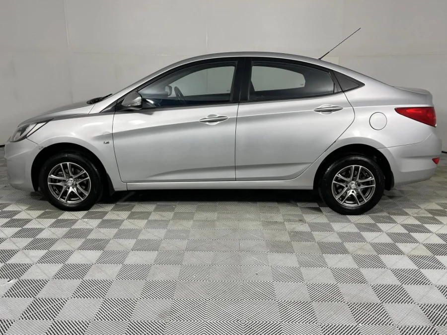 Used 2011 Hyundai Accent sedan 1.6 Fluid - WeBuyCars Silverlakes Used 2011 Hyundai Accent sedan 1.6 Fluid - WeBuyCars Silverlakes