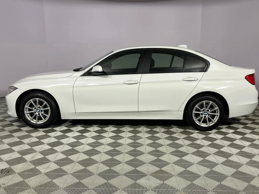 Used 2013 BMW 3 Series 320i sports-auto - WeBuyCars Durban Used 2013 BMW 3 Series 320i sports-auto - WeBuyCars Durban