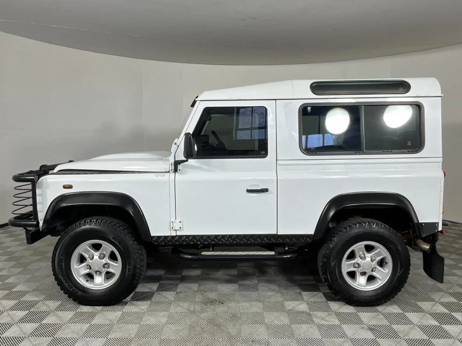 Used 2011 Land Rover Defender 90 TD station wagon Ice - WeBuyCars George Used 2011 Land Rover Defender 90 TD station wagon Ice - WeBuyCars George