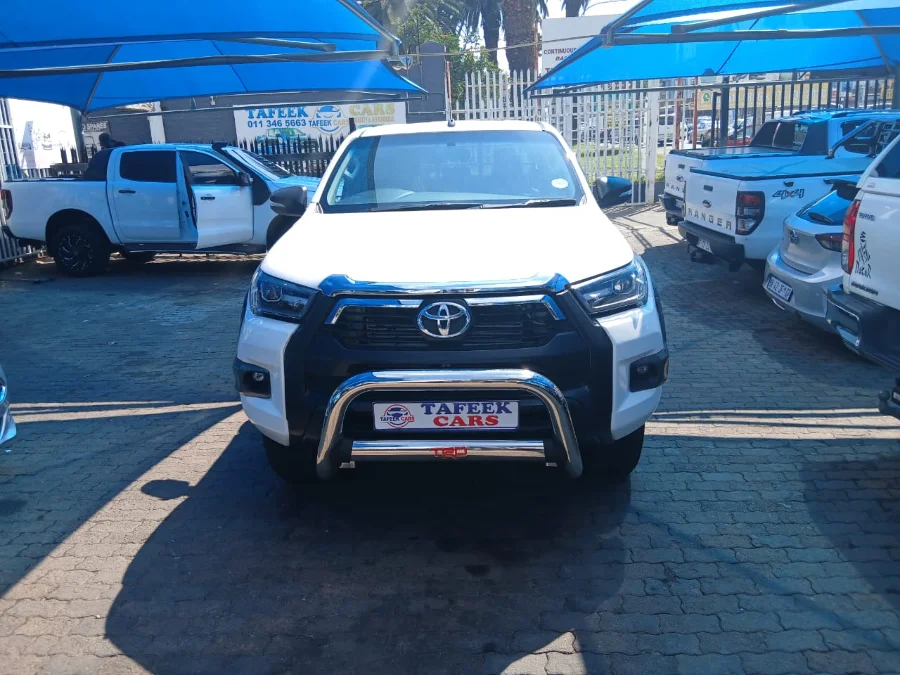 Used 2024 Toyota Hilux 2.4GD-6 double cab 4x4 SRX auto - Tafeek Cars Used 2024 Toyota Hilux 2.4GD-6 double cab 4x4 SRX auto - Tafeek Cars
