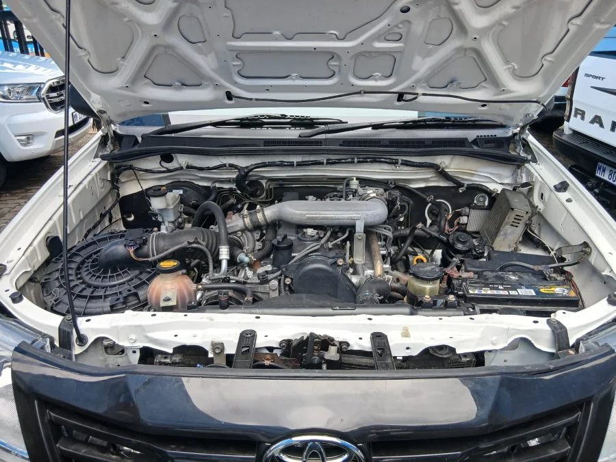 Used 2015 Toyota Hilux 2.5D-4D S - Tafeek Cars Used 2015 Toyota Hilux 2.5D-4D S - Tafeek Cars