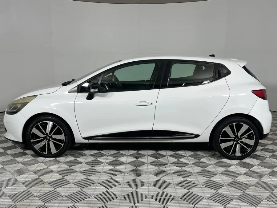 Used 2014 Renault Clio 66kW turbo Dynamique - WeBuyCars Richmond Used 2014 Renault Clio 66kW turbo Dynamique - WeBuyCars Richmond