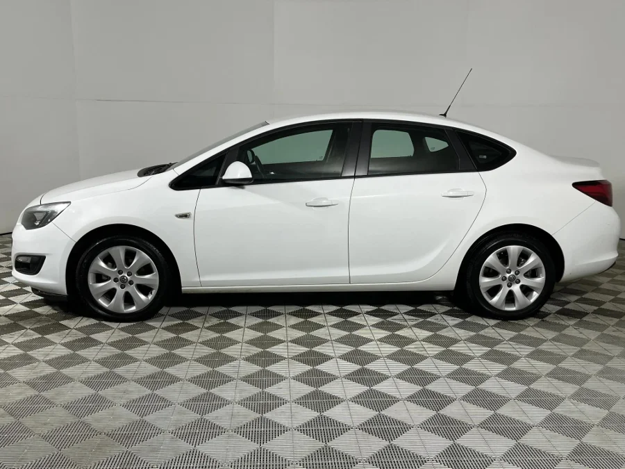 Used 2014 Opel Astra sedan 1.6 Essentia - WeBuyCars Germiston