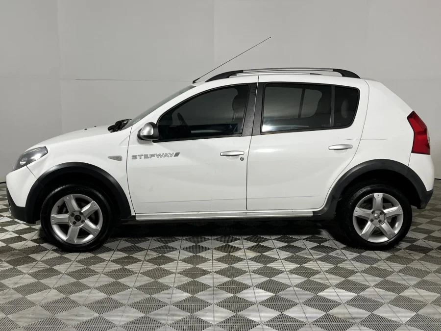Used 2014 Renault Sandero Stepway 1.6 - WeBuyCars Germiston