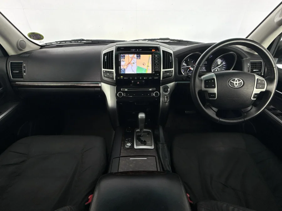 Used 2014 Toyota Land Cruiser 200 4.5D-4D V8 VX - WeBuyCars Vereeniging Used 2014 Toyota Land Cruiser 200 4.5D-4D V8 VX - WeBuyCars Vereeniging