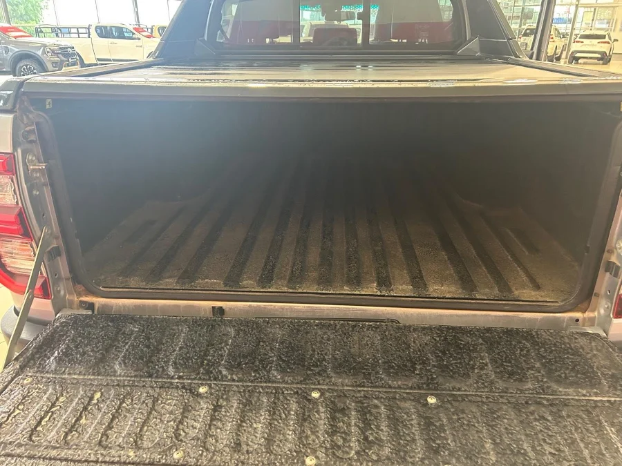 Used 2021 Toyota Hilux 2.4GD-6 double cab 4x4 SR - Godrich Toyota Used 2021 Toyota Hilux 2.4GD-6 double cab 4x4 SR - Godrich Toyota