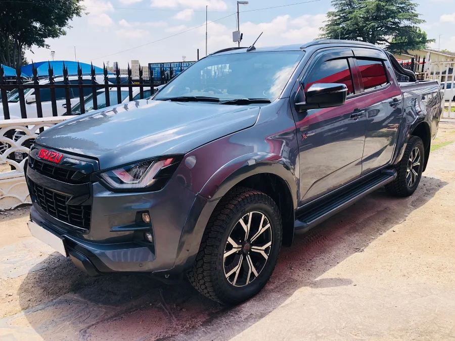 Used 2024 Isuzu D-Max 250 double cab X-Rider auto - Cars Gold