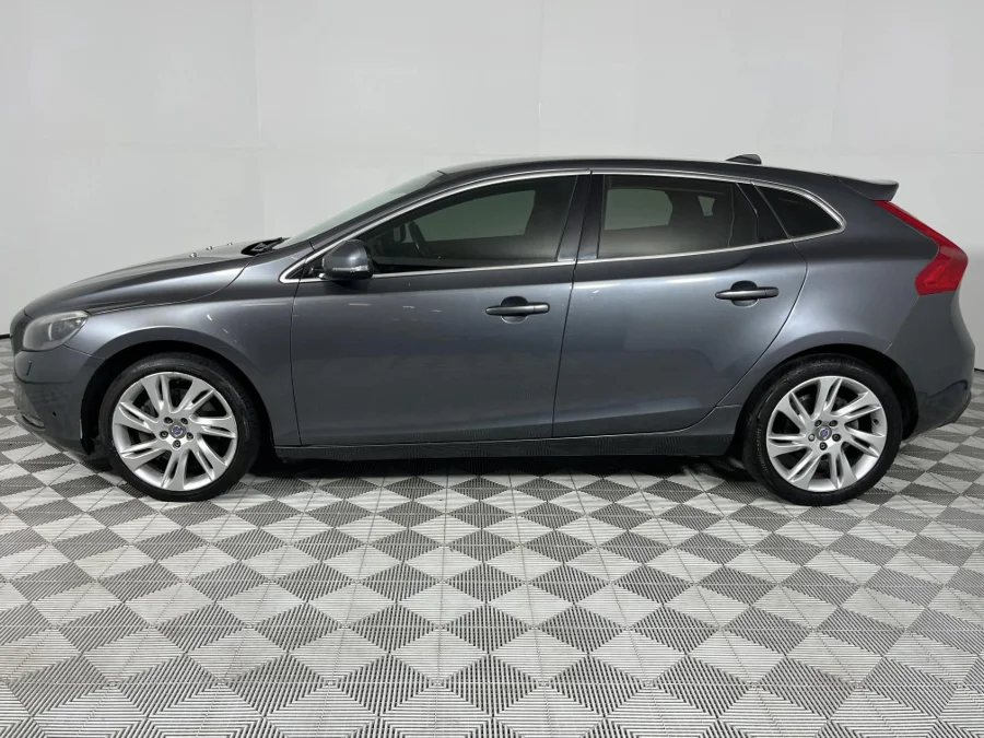 Used 2013 Volvo V40 D3 Excel - WeBuyCars Richmond Used 2013 Volvo V40 D3 Excel - WeBuyCars Richmond