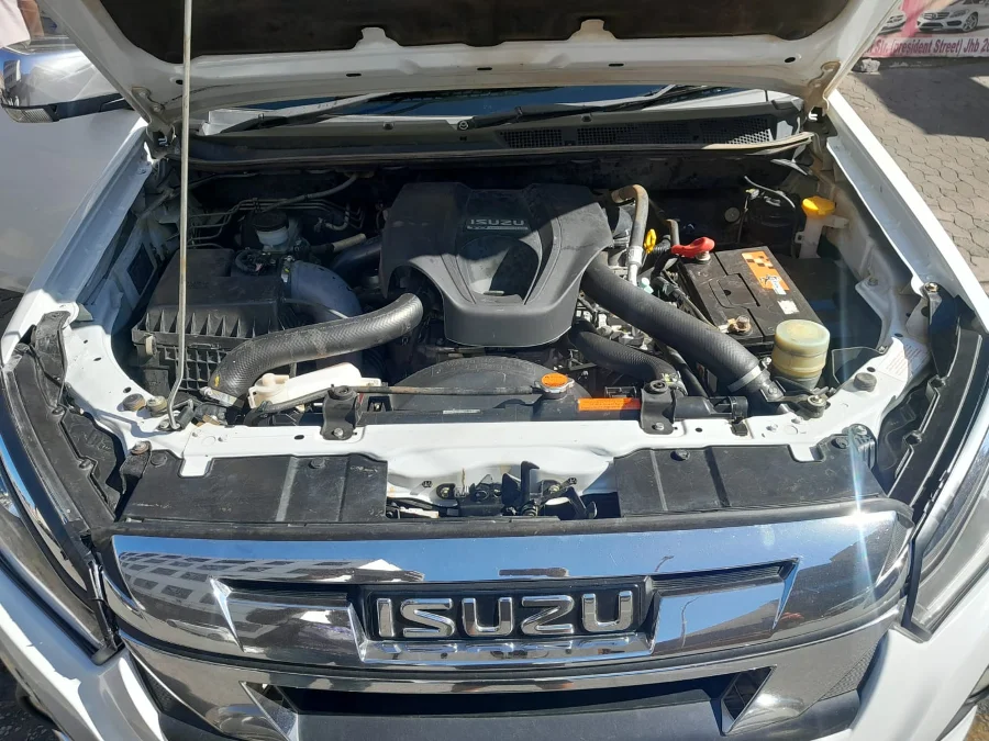 Used 2021 Isuzu D-Max 300 3.0TD Extended cab LX - Carmart Auto Dealer Used 2021 Isuzu D-Max 300 3.0TD Extended cab LX - Carmart Auto Dealer