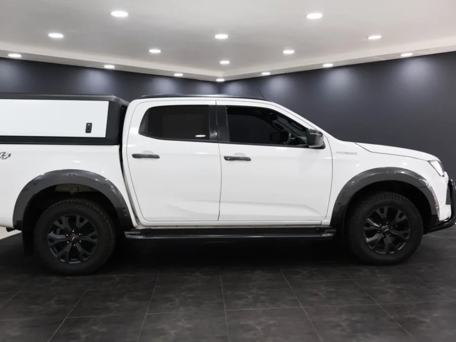 Used 2022 Isuzu D-Max 3.0TD double cab V-Cross 4x4 - ICar Gezina
