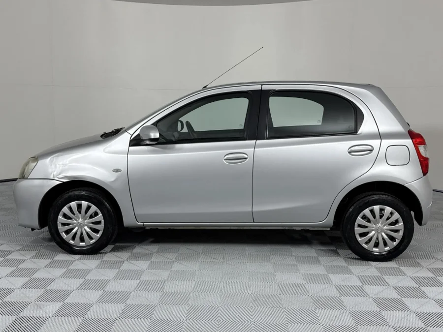 Used 2014 Toyota Etios hatch 1.5 Sprint - WeBuyCars Vereeniging Used 2014 Toyota Etios hatch 1.5 Sprint - WeBuyCars Vereeniging