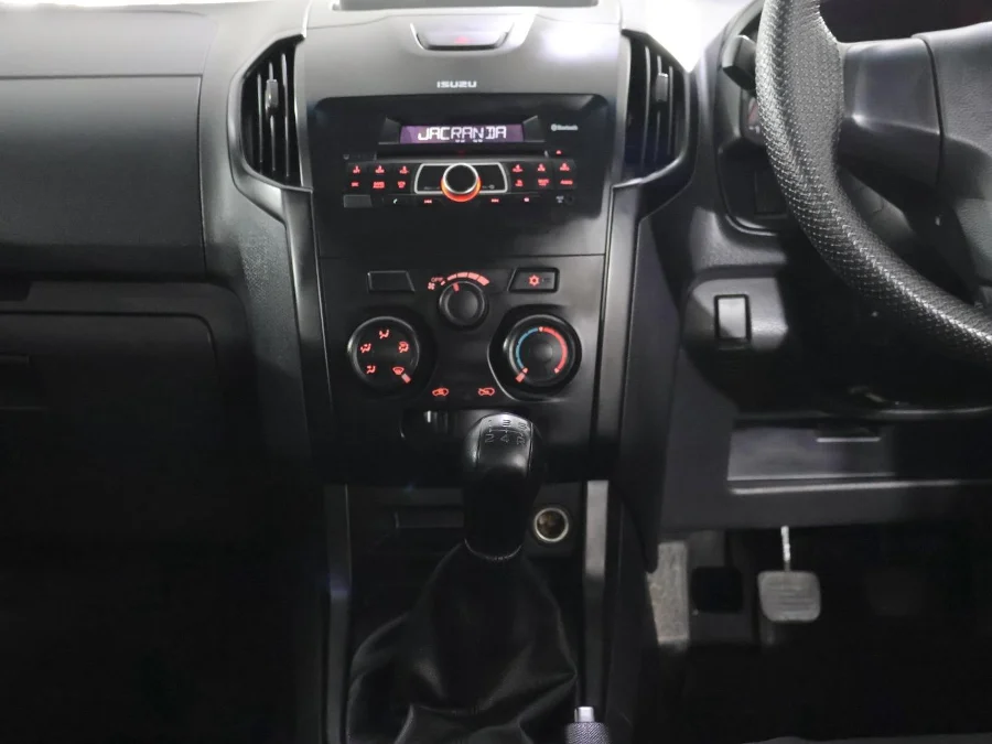 Used 2019 Isuzu D-Max Gen 6 250 double cab Hi-Ride manual - SMG Toyota Cresta