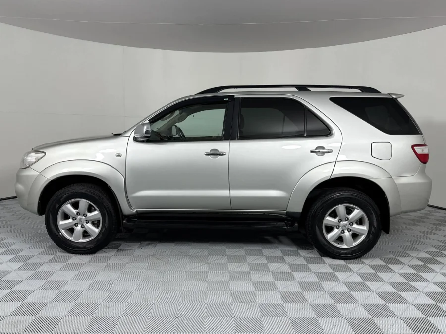 Used 2011 Toyota Fortuner V6 4.0 - WeBuyCars Vereeniging Used 2011 Toyota Fortuner V6 4.0 - WeBuyCars Vereeniging