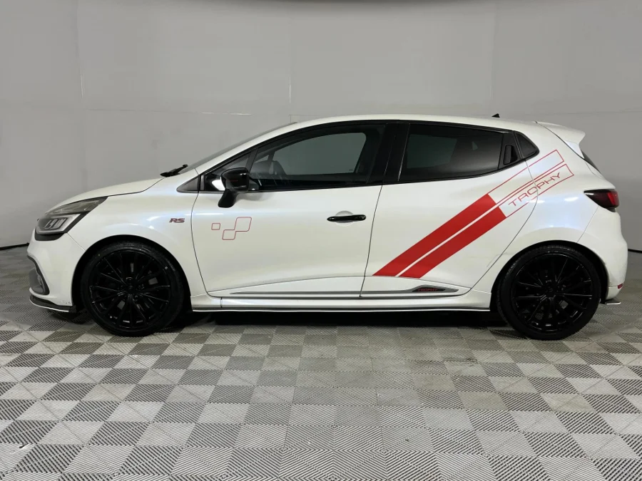 Used 2017 Renault Clio RS 220 Trophy - WeBuyCars Silverlakes Used 2017 Renault Clio RS 220 Trophy - WeBuyCars Silverlakes