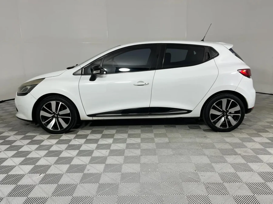 Used 2015 Renault Clio 66kW turbo Expression - WeBuyCars Midstream Used 2015 Renault Clio 66kW turbo Expression - WeBuyCars Midstream