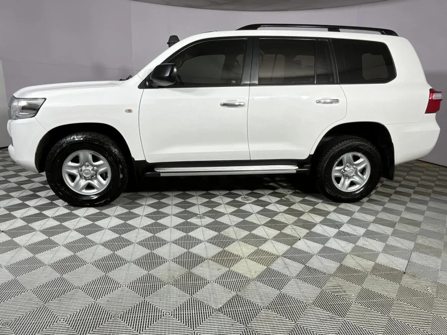 Used 2018 Toyota Land Cruiser 200 4.5D-4D V8 GX-R - WeBuyCars Brackenfell Cape Town Used 2018 Toyota Land Cruiser 200 4.5D-4D V8 GX-R - WeBuyCars Brackenfell Cape Town