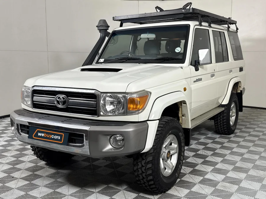 Used 2013 Toyota Land Cruiser 76 4.5D-4D V8 station wagon LX - WeBuyCars Midstream Used 2013 Toyota Land Cruiser 76 4.5D-4D V8 station wagon LX - WeBuyCars Midstream