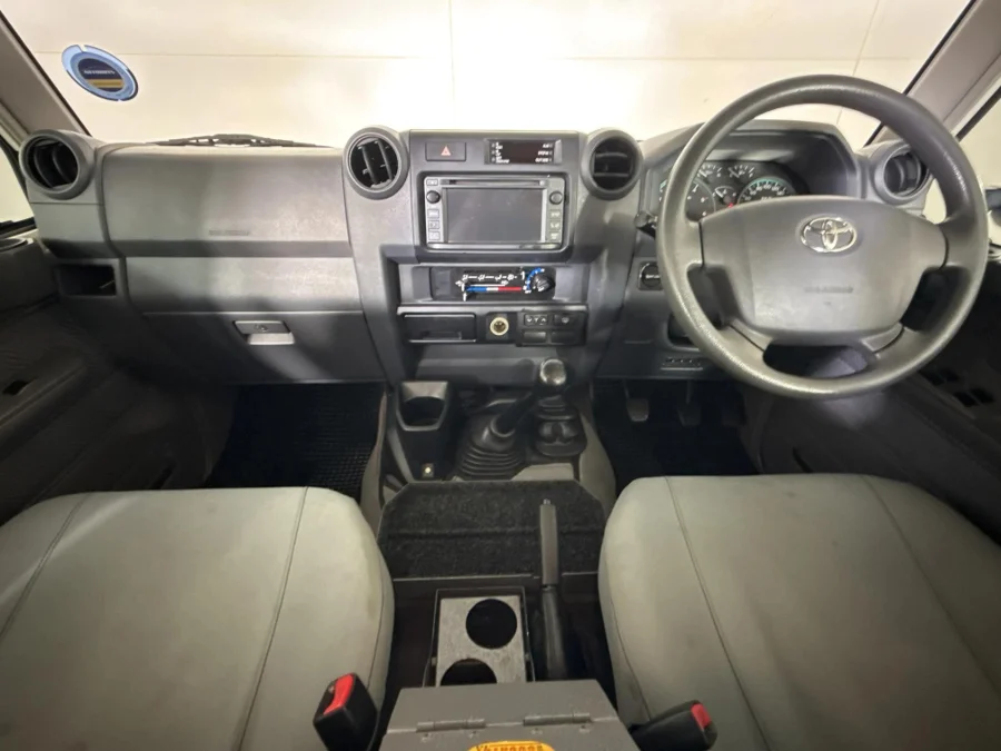 Used 2013 Toyota Land Cruiser 76 4.5D-4D V8 station wagon LX - WeBuyCars Midstream Used 2013 Toyota Land Cruiser 76 4.5D-4D V8 station wagon LX - WeBuyCars Midstream