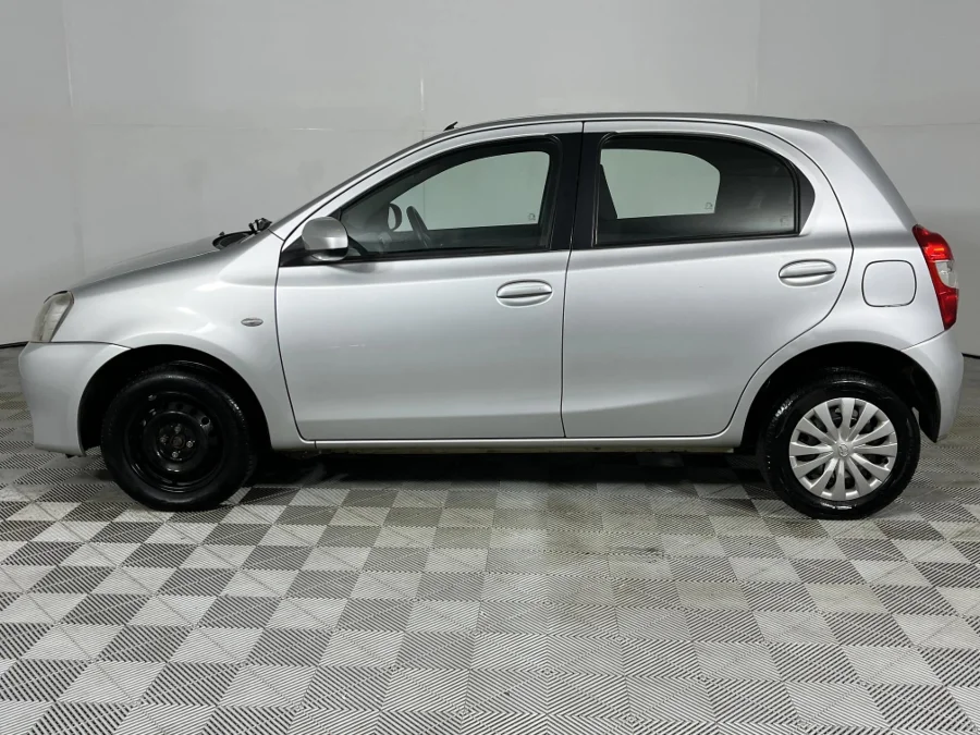 Used 2014 Toyota Etios hatch 1.5 Sprint - WeBuyCars Silverlakes Used 2014 Toyota Etios hatch 1.5 Sprint - WeBuyCars Silverlakes