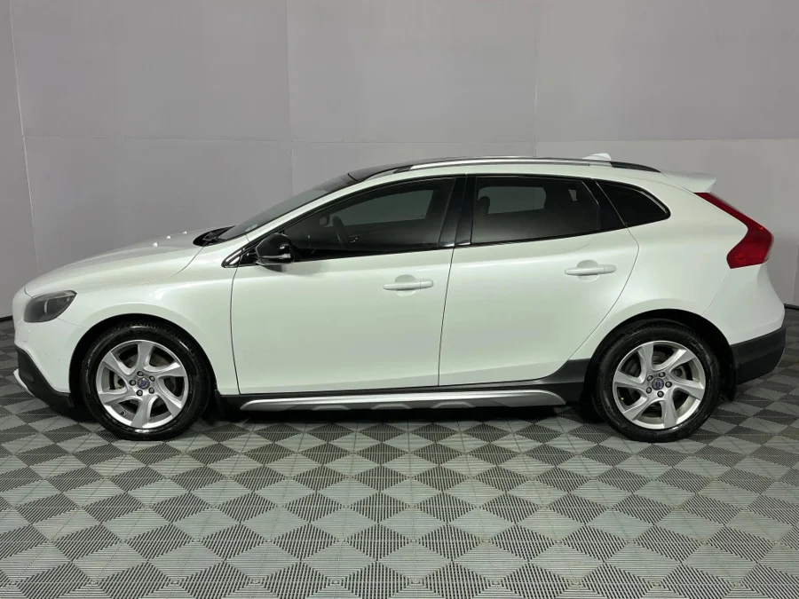Used 2014 Volvo V40 Cross Country T4 Elite auto - WeBuyCars Rustenburg Used 2014 Volvo V40 Cross Country T4 Elite auto - WeBuyCars Rustenburg
