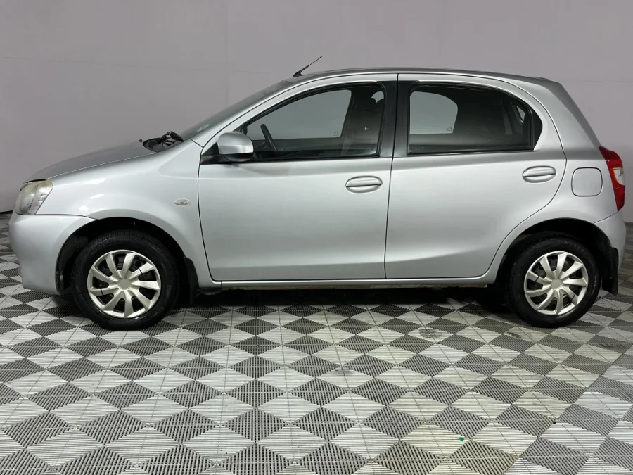 Used 2016 Toyota Etios hatch 1.5 Sprint - WeBuyCars Brackenfell Cape Town Used 2016 Toyota Etios hatch 1.5 Sprint - WeBuyCars Brackenfell Cape Town
