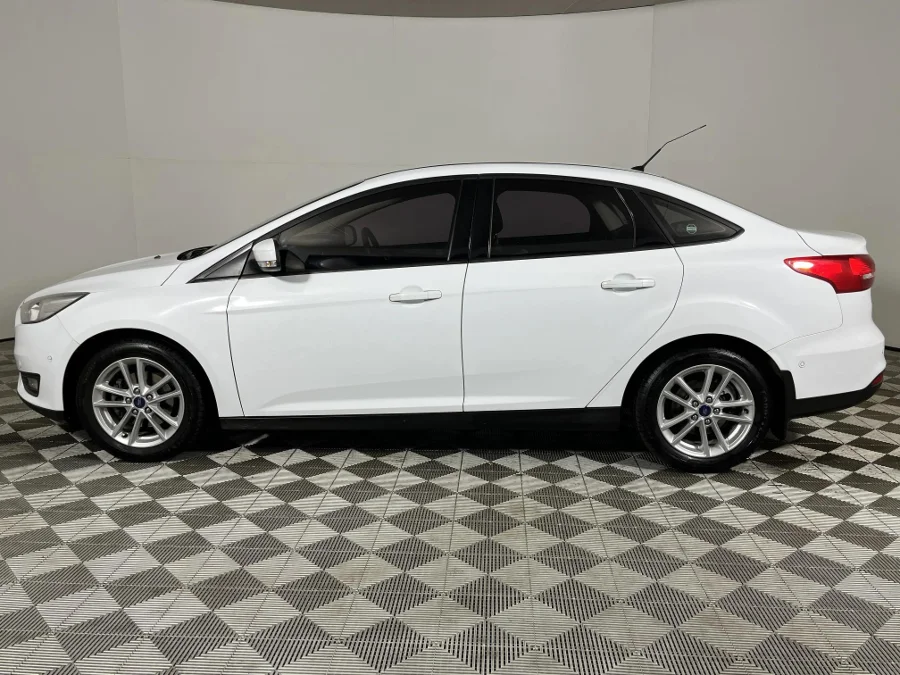 Used 2017 Ford Focus sedan 1.5T Trend - WeBuyCars Midstream