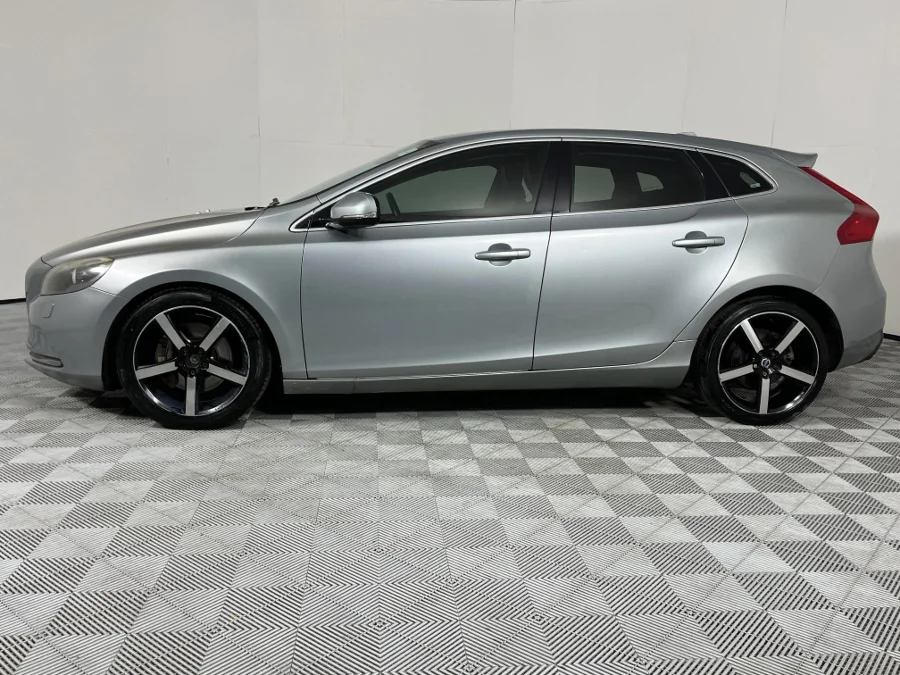 Used 2014 Volvo V40 D3 Excel - WeBuyCars Pietermaritzburg Used 2014 Volvo V40 D3 Excel - WeBuyCars Pietermaritzburg