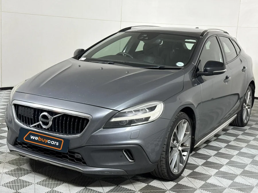 Used 2017 Volvo V40 Cross Country D4 Momentum - WeBuyCars Midstream