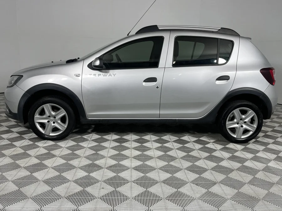 Used 2015 Renault Sandero Stepway 66kW turbo - WeBuyCars Epping Used 2015 Renault Sandero Stepway 66kW turbo - WeBuyCars Epping