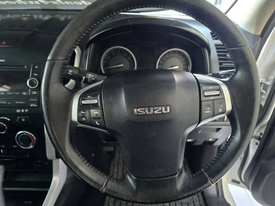 Used 2018 Isuzu D-Max 300 3.0TD Extended cab LX auto - Deals 4 Wheels