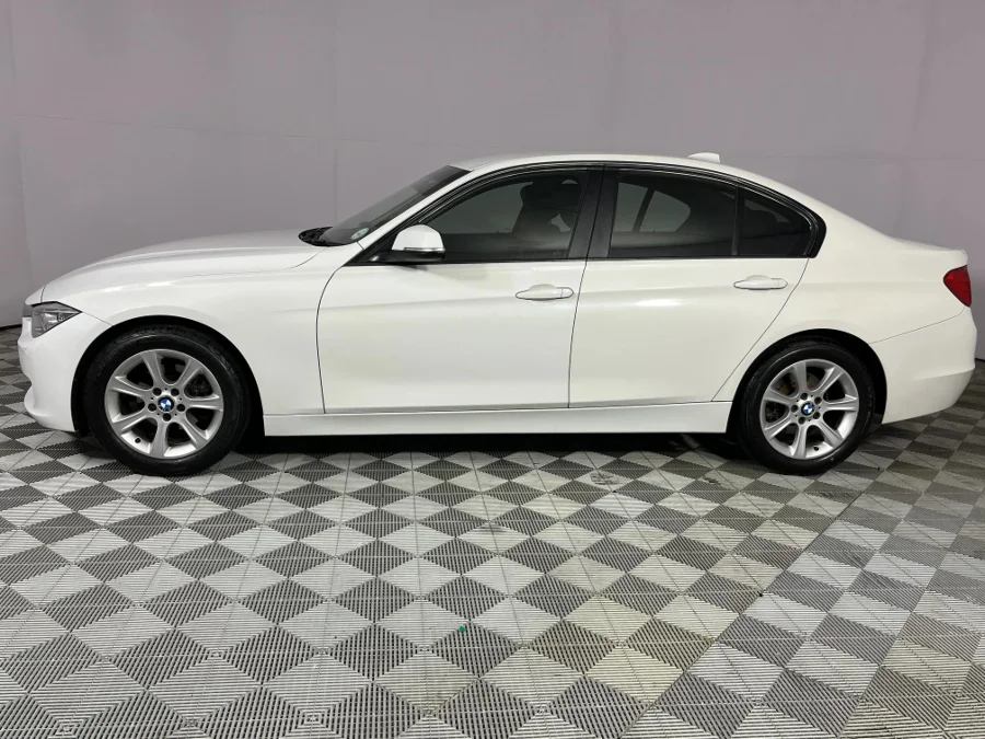 Used 2013 BMW 3 Series 320i sports-auto - WeBuyCars Epping Used 2013 BMW 3 Series 320i sports-auto - WeBuyCars Epping