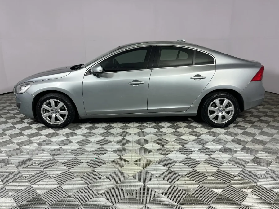 Used 2013 Volvo S60 T4 R-Design auto - WeBuyCars George