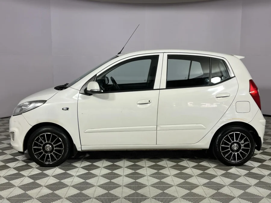 Used 2017 Hyundai i10 1.1 Motion - WeBuyCars Durban
