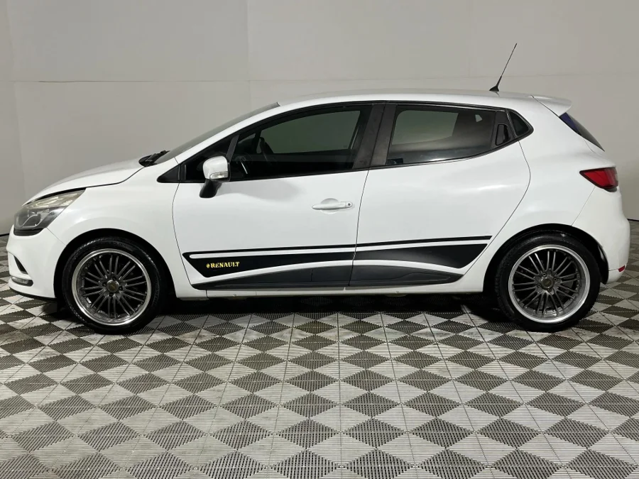 Used 2017 Renault Clio 66kW turbo Expression - WeBuyCars Germiston Used 2017 Renault Clio 66kW turbo Expression - WeBuyCars Germiston