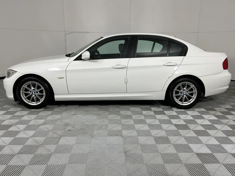 Used 2011 BMW 3 Series 320i Exclusive auto - WeBuycars East London Used 2011 BMW 3 Series 320i Exclusive auto - WeBuycars East London