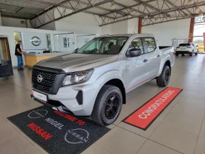 New 2025 Nissan Navara 2.5DDTi double cab SE manual