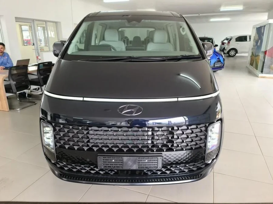 New 2025 Hyundai Staria 2.2D Luxury - AutoCity Group