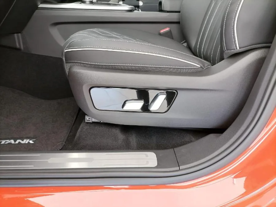 New 2025 GWM Tank 300 2.0T Ultra Luxury 4WD - AutoCity Group