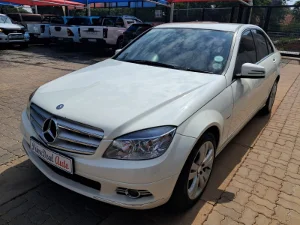 Used 2010 Mercedes-Benz C-Class C180 Classic auto Used 2010 Mercedes-Benz C-Class C180 Classic auto
