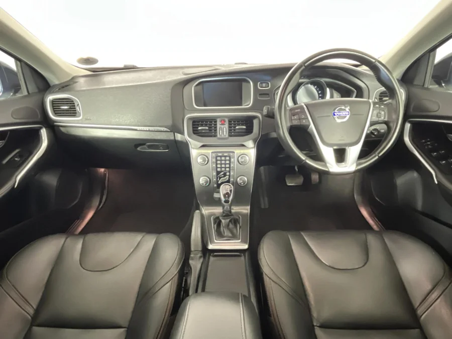 Used 2015 Volvo V40 Cross Country T4 Elite auto - WeBuyCars Epping Used 2015 Volvo V40 Cross Country T4 Elite auto - WeBuyCars Epping