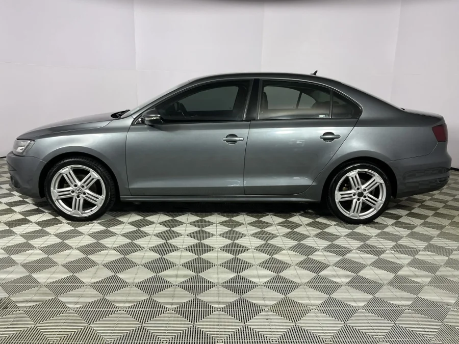 Used 2013 Volkswagen Jetta 1.6TDI Comfortline auto - WeBuyCars Durban Used 2013 Volkswagen Jetta 1.6TDI Comfortline auto - WeBuyCars Durban
