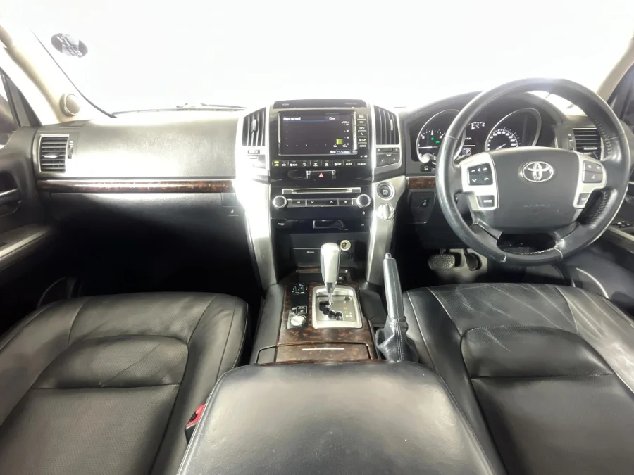 Used 2014 Toyota Land Cruiser 200 4.5D-4D V8 VX - WeBuyCars Rustenburg Used 2014 Toyota Land Cruiser 200 4.5D-4D V8 VX - WeBuyCars Rustenburg