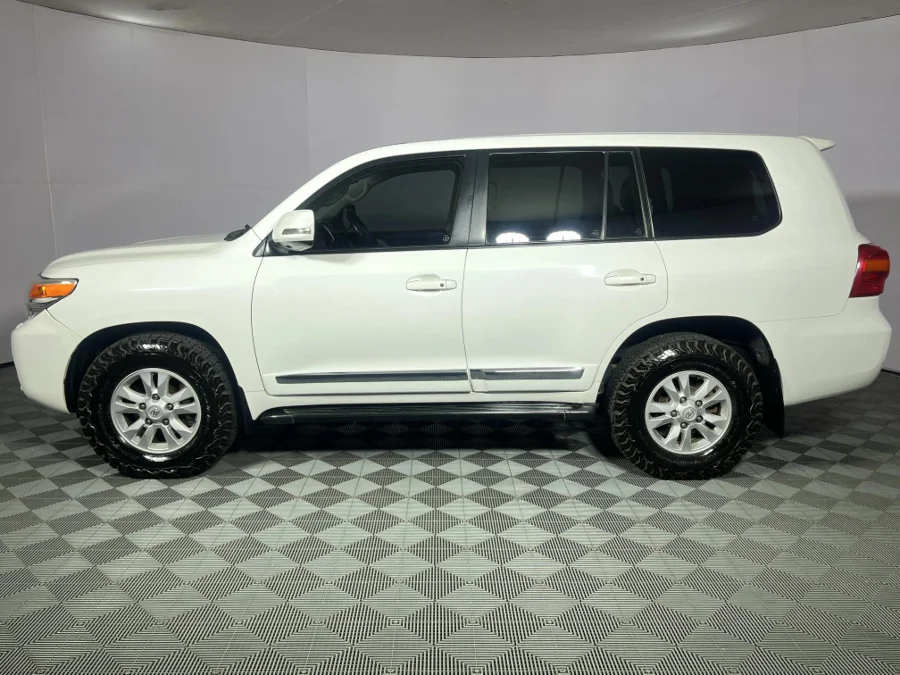 Used 2014 Toyota Land Cruiser 200 4.5D-4D V8 VX - WeBuyCars Rustenburg Used 2014 Toyota Land Cruiser 200 4.5D-4D V8 VX - WeBuyCars Rustenburg