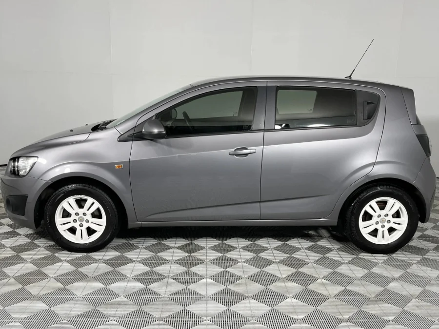 Used 2012 Chevrolet Sonic hatch 1.6 LS Black&White Edition - WeBuyCars Richmond Used 2012 Chevrolet Sonic hatch 1.6 LS Black&White Edition - WeBuyCars Richmond