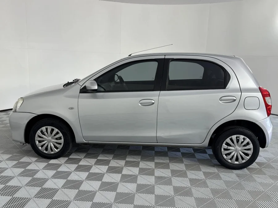 Used 2014 Toyota Etios hatch 1.5 Sprint - WeBuyCars Vereeniging Used 2014 Toyota Etios hatch 1.5 Sprint - WeBuyCars Vereeniging