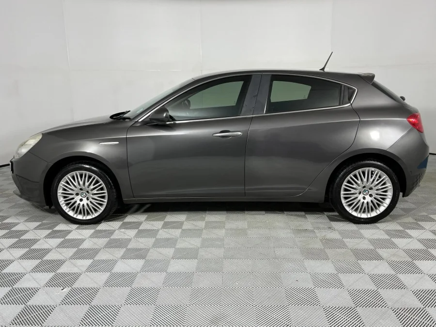 Used 2013 Alfa Romeo Giulietta 1.4TBi Distinctive - WeBuyCars Silverlakes