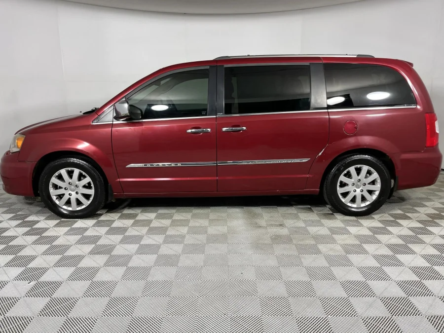 Used 2013 Chrysler Grand Voyager 2.8CRD Limited - WeBuyCars The Dome