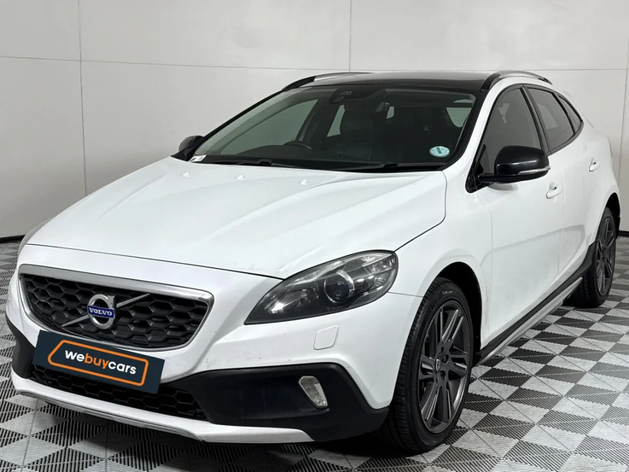 Used 2016 Volvo V40 Cross Country D3 Momentum - WeBuyCars Midstream
