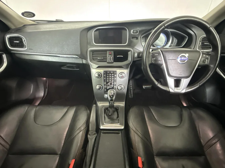 Used 2016 Volvo V40 Cross Country D3 Momentum - WeBuyCars Midstream