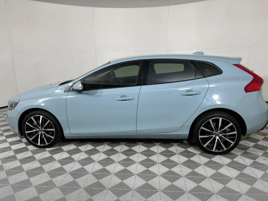 Used 2016 Volvo V40 T3 Momentum - WeBuyCars JHB South